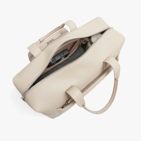 MONOS Metro Duffel Bag-Ivory Vegan Leather WITH Metro Kit AND Dust Bag - Picture 5 of 15